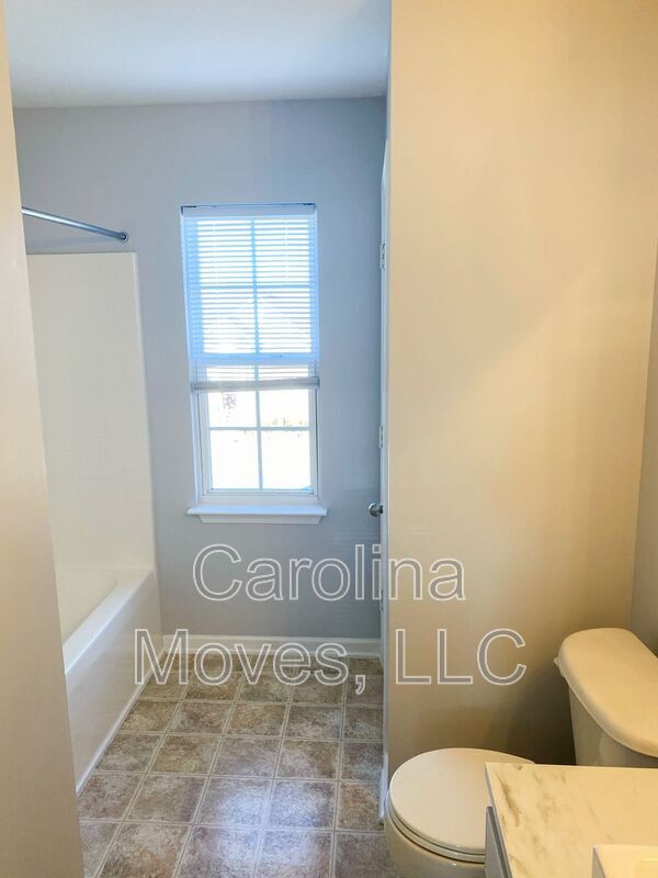 Building Photo - 11 Derry Ln
