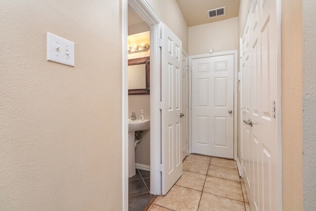 Building Photo - 4613 Penelope Ln