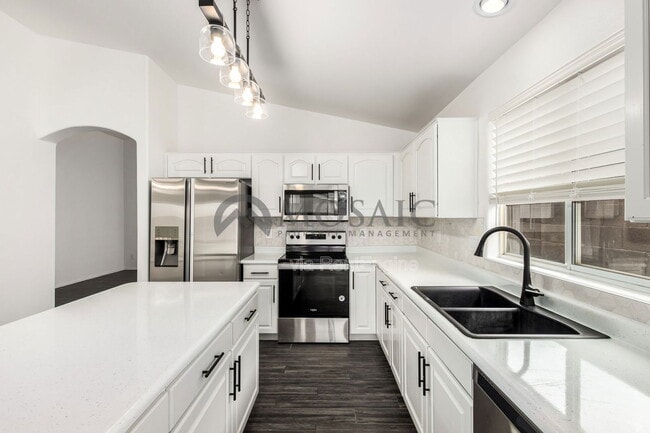 Building Photo - 3284 W Five Mile Peak Dr