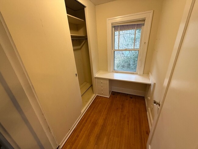 Building Photo - 4 bedroom, 2bath