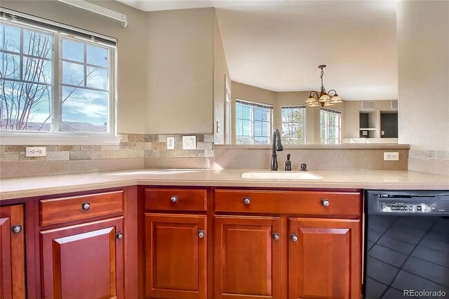 Building Photo - Stunning 3 bedroom townhome!