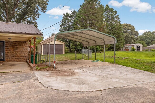 Building Photo - 416 Fairplay Rd