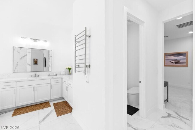 Building Photo - 4315 N Dapple Gray Rd