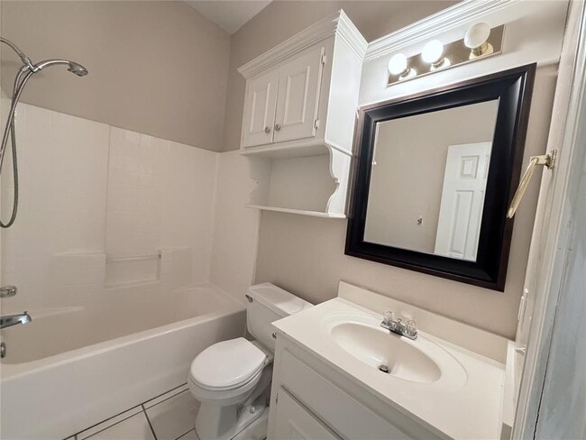 Building Photo - 1224 Capitol Dr