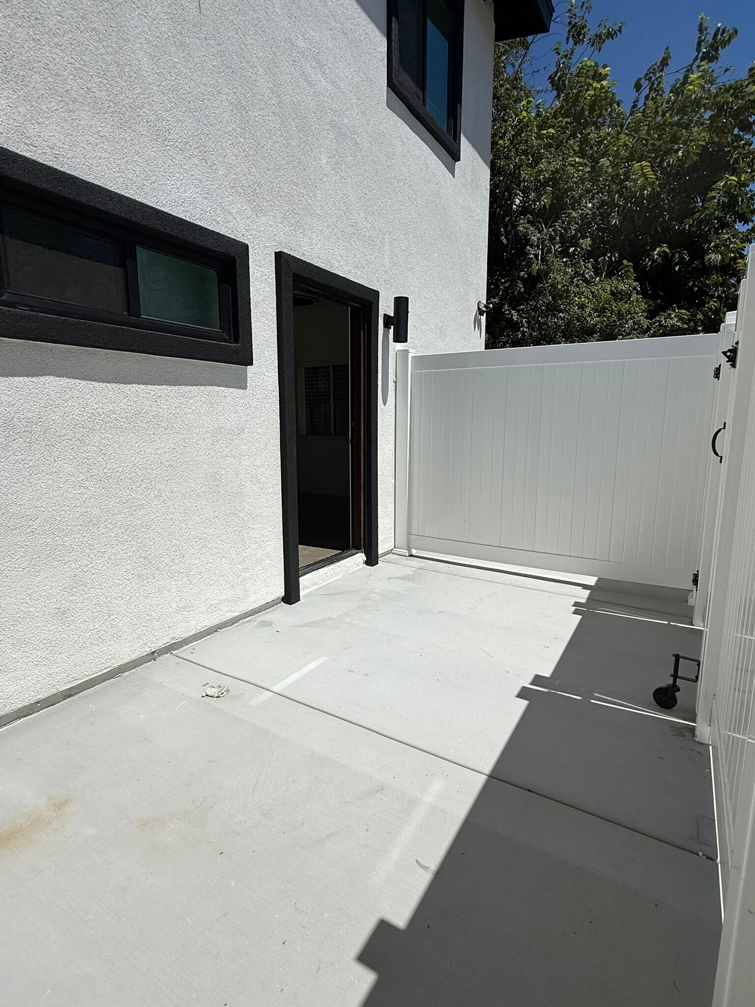 Building Photo - 4066 Hickory Ln
