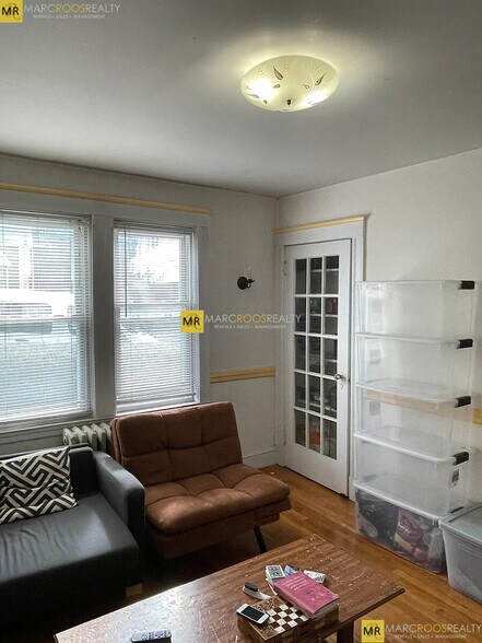 Building Photo - 2 Mission St