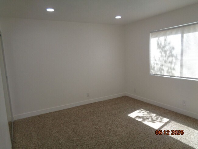 Building Photo - Single Story Condo in Park Somerset complex