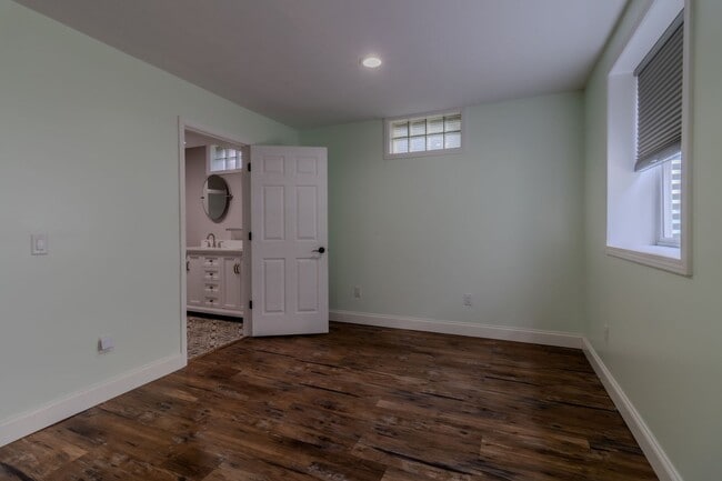 Building Photo - Contemporary Comfort and Versatility in a ...