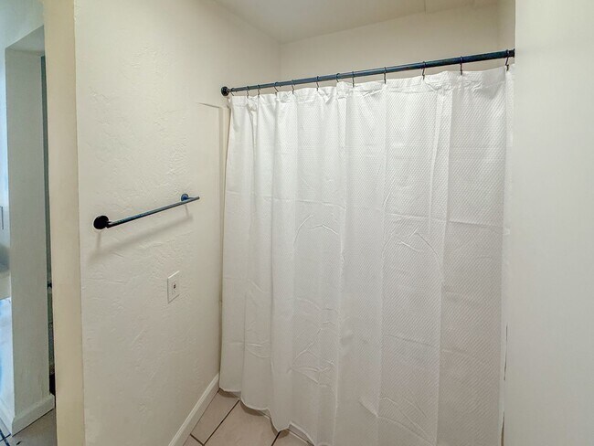 Building Photo - Cute 2 Bedroom/1 Bath in North/South Park- ONLY $1000 DEPOSIT!