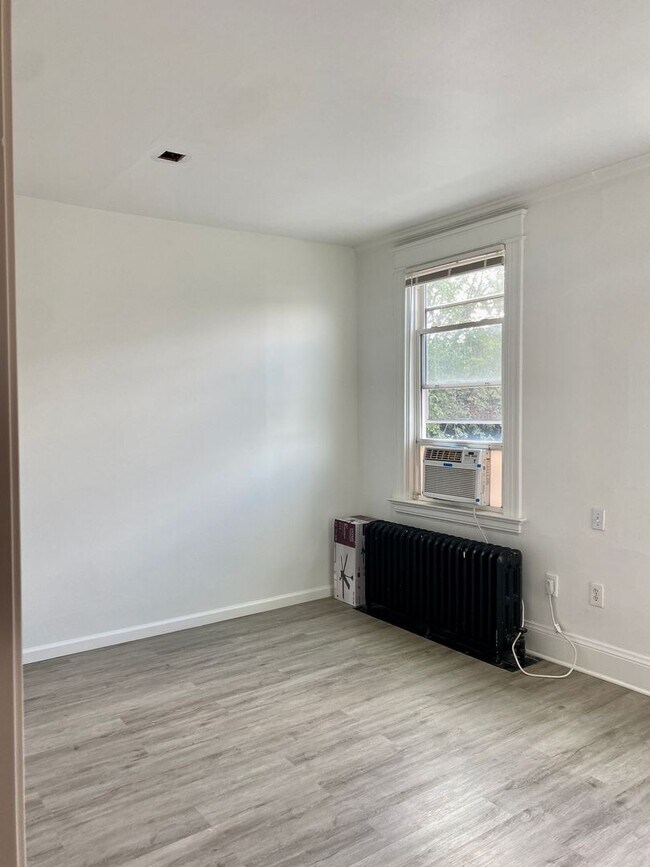 Building Photo - 2314 Victor St