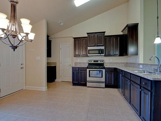 Building Photo - 207 Healey Dr