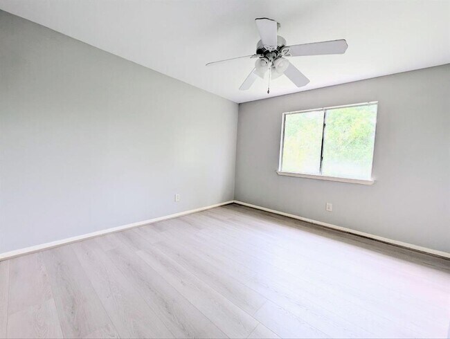 Building Photo - 4521 Stonebridge Dr