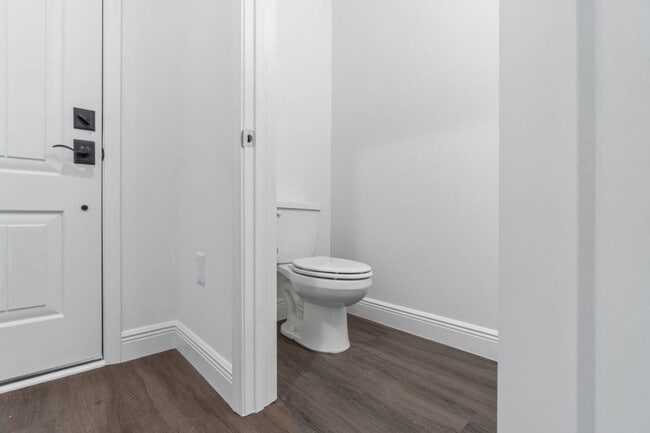 Building Photo - 525 Hill Ln