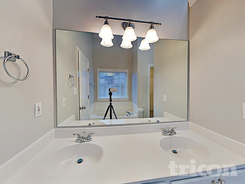 Building Photo - 170 Orchard View