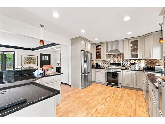 Building Photo - 4424 W 70th St