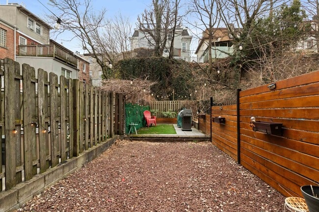 Building Photo - 447 Pavonia Ave