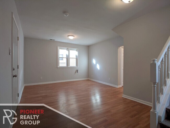 Building Photo - 1520 W Melrose St