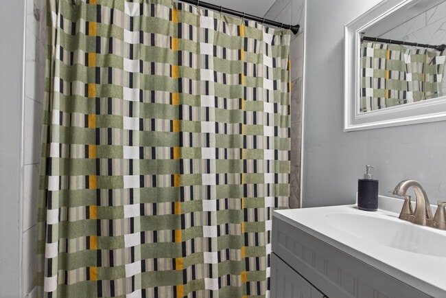 Building Photo - 2210 Pearl St