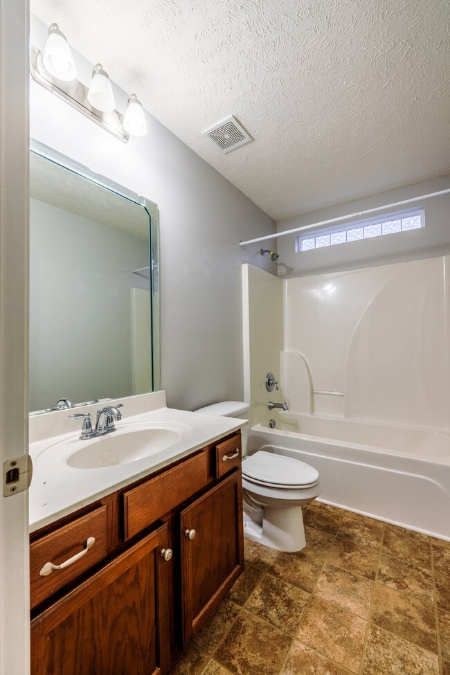 Building Photo - NOW AVAILABLE!!  Quaint 3 Bed, 2 Bath Home...