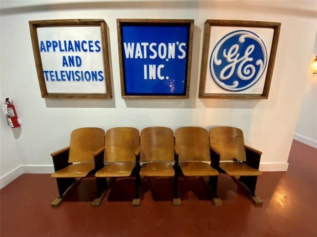 Building Photo - 111 S Main St