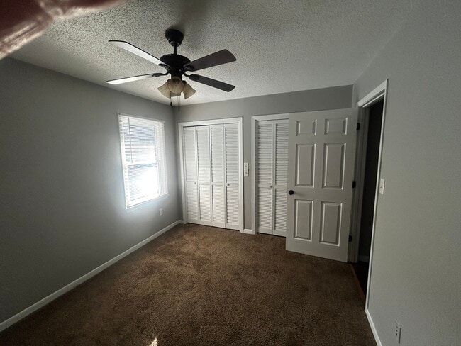 Building Photo - 301 Emerald Dr