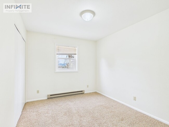 Building Photo - 3 Bedroom off East Valley Center!