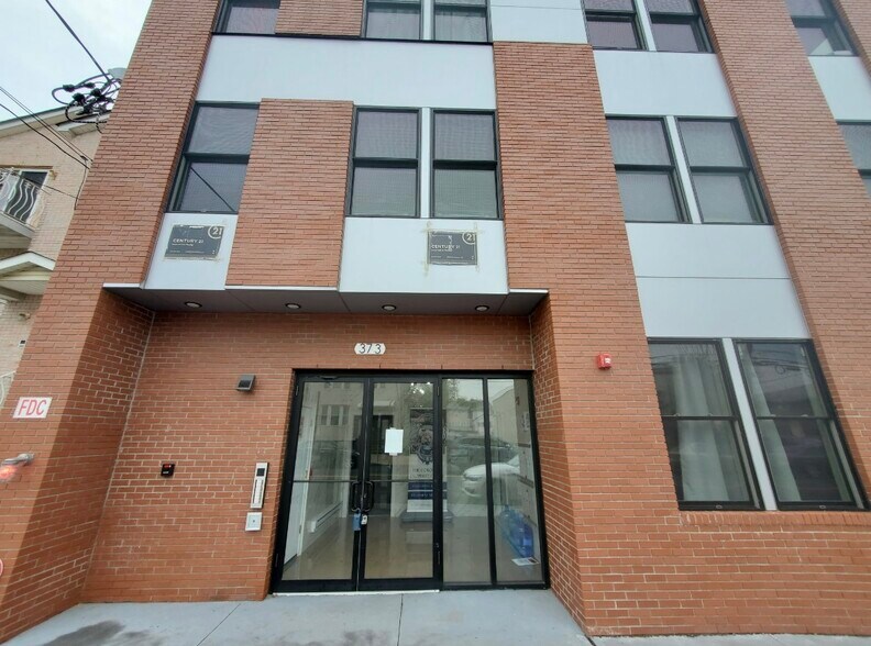 373 Danforth Ave 405 - 369 Danforth Ave