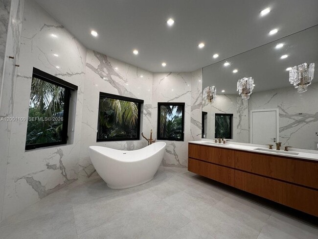 Building Photo - 223 NW 129th Ave