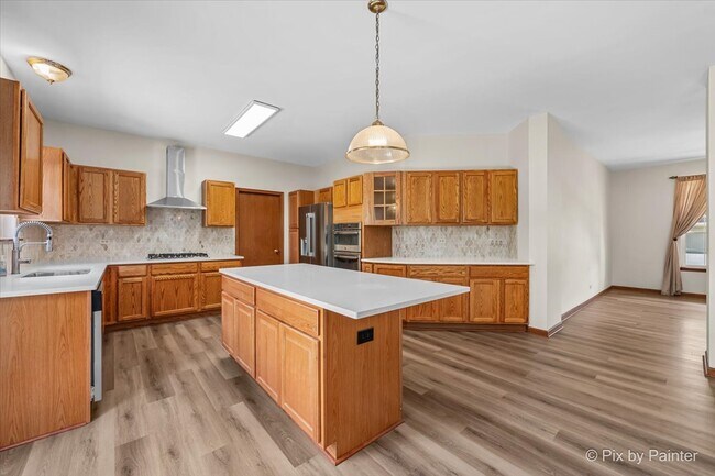 Building Photo - 2240 Barrett Dr