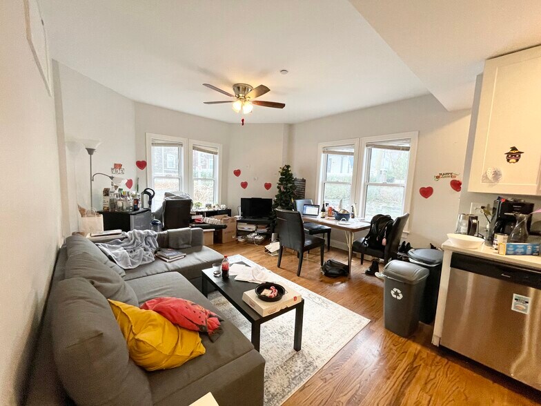 Building Photo - 800 Parker St