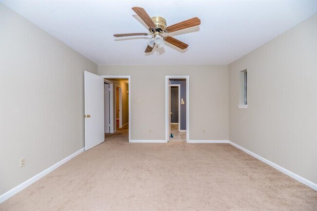 Building Photo - 2710 Yorktown Dr