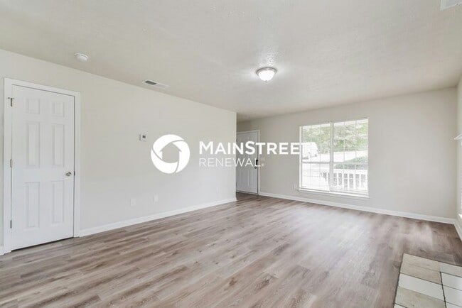 Building Photo - 3 Bedroom Pet-Friendly Home in Riverdale, GA with Main Street Renewal