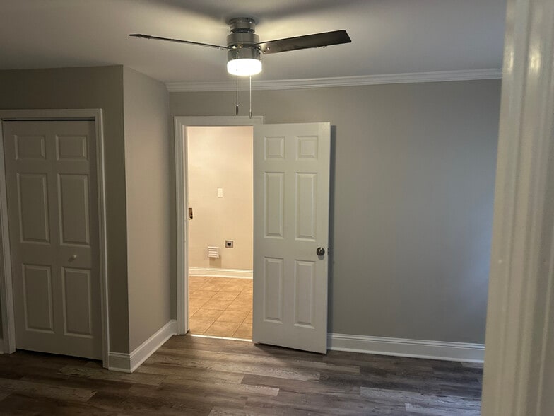 Building Photo - 1107 Graymont Dr SW