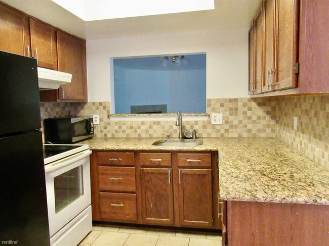 Building Photo - 2 br, 2 bath  - 8009 Greenspring Way Apt F
