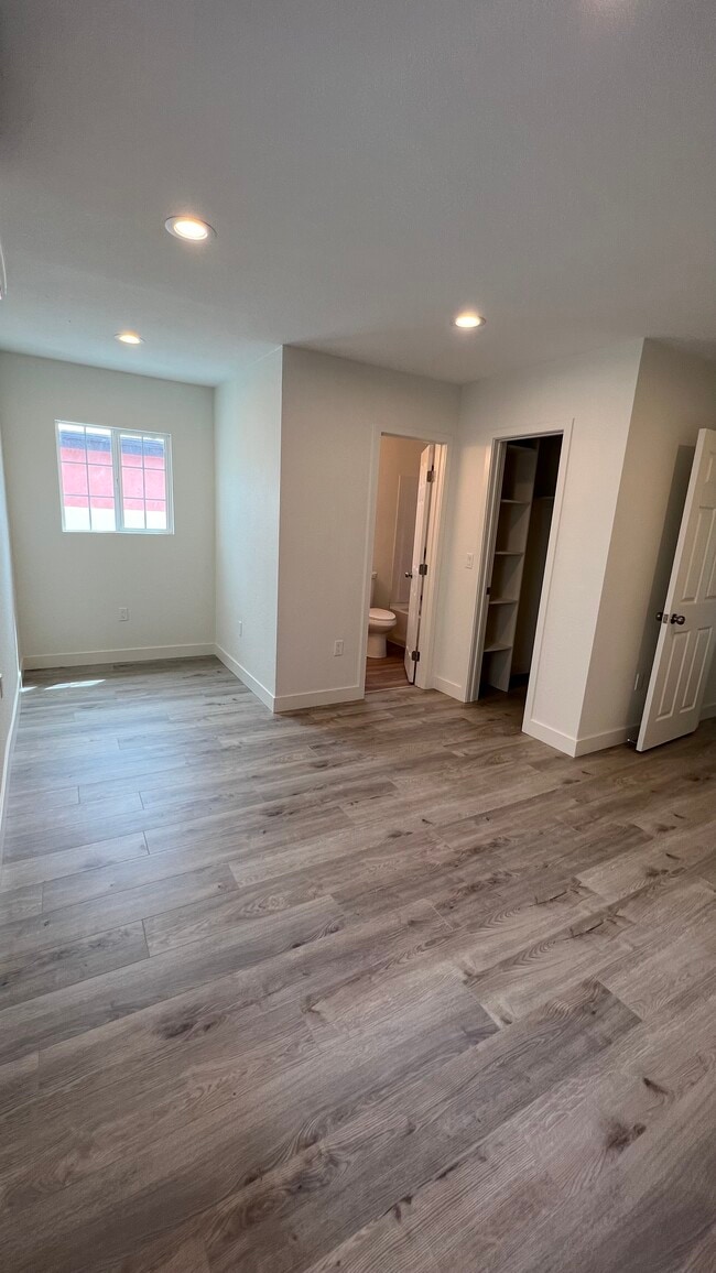 Building Photo - 729 S 45th St