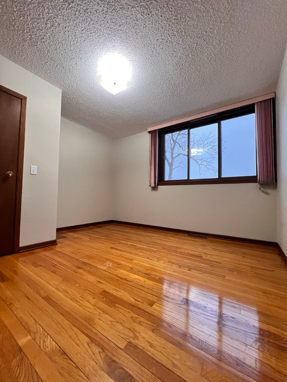 bedroom primary 1 - 5175 50th Ave