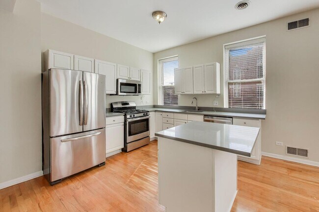 Building Photo - 1481 W Irving Park Rd