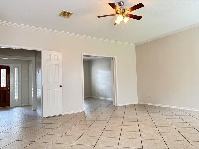 Building Photo - 6926 Hearthside Dr