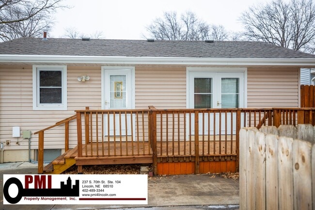 Building Photo - 3 Bedroom and 1.5 bathroom House for rent