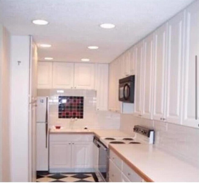 Building Photo - 3060 Pharr Ct N Northwest