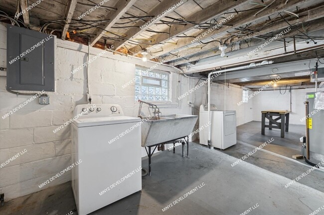 Building Photo - 22618 Maxine St