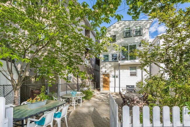 Building Photo - 102 Broughton Ave