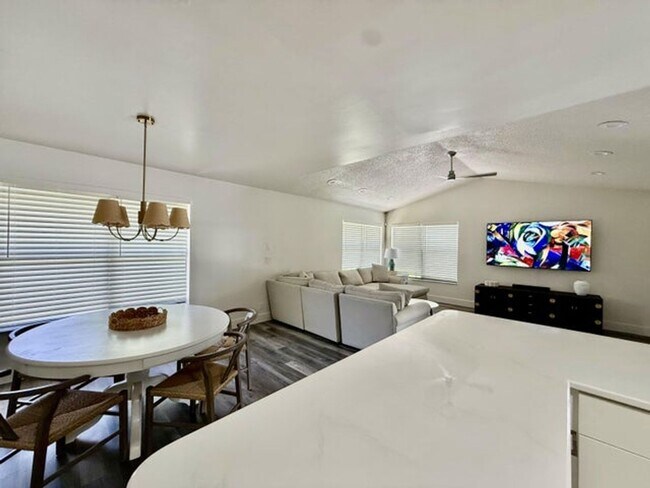 Building Photo - 325 Knotty Wood Ln