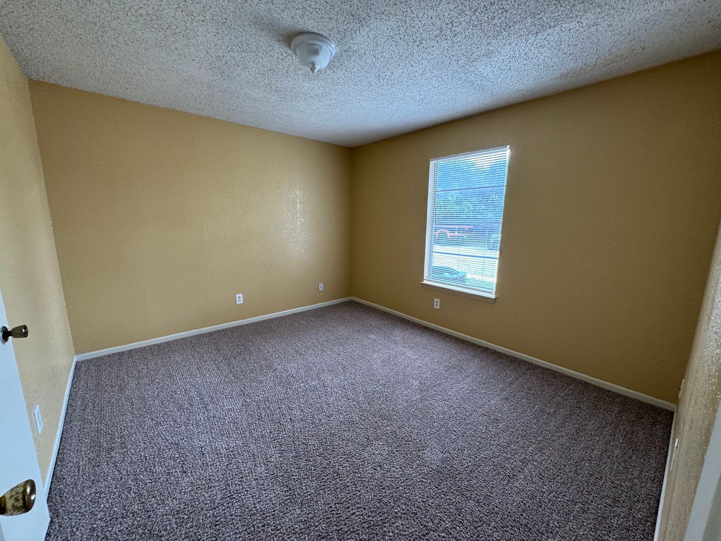 Building Photo - 2208 Hunt Dr