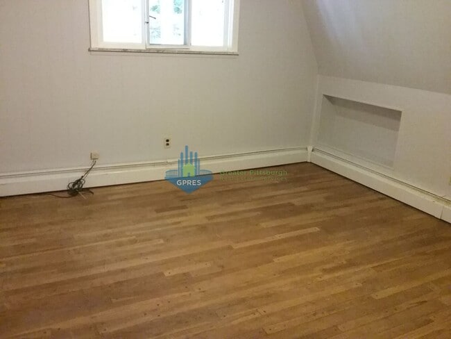 Building Photo - 2-bedroom 1st floor apartment for rent in ...