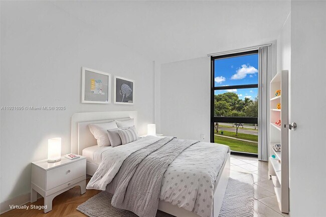 Building Photo - 3401 N Country Club Dr