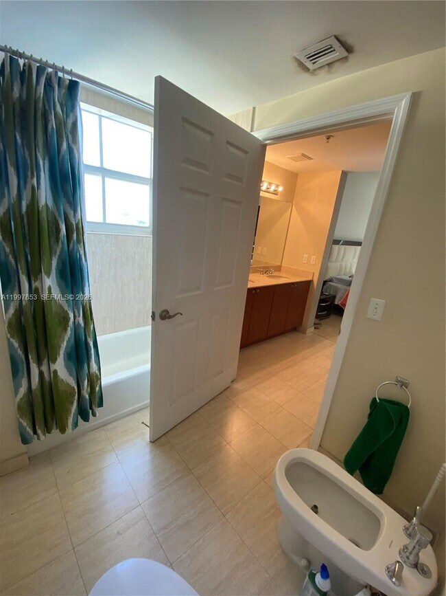 Building Photo - 2425 SW 27th Ave