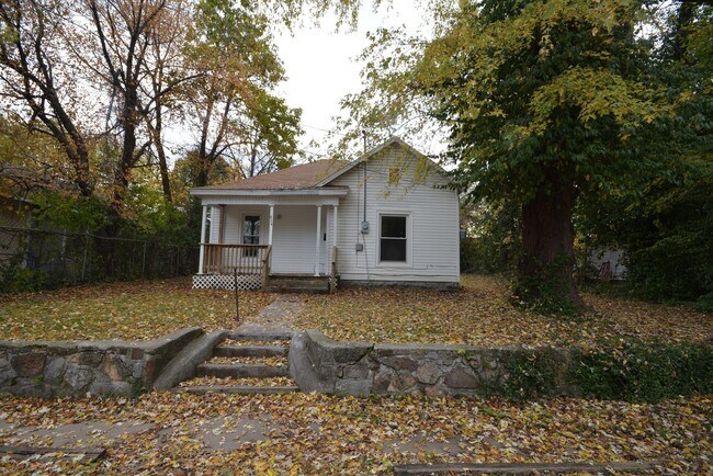 Building Photo - Rent this 2 Bedroom 1 bathroom Home