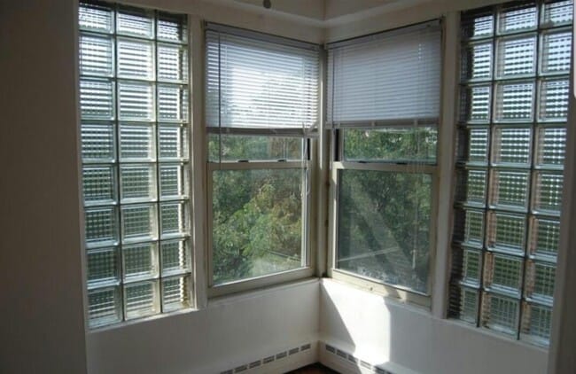 Building Photo - 2620 W Berwyn Ave