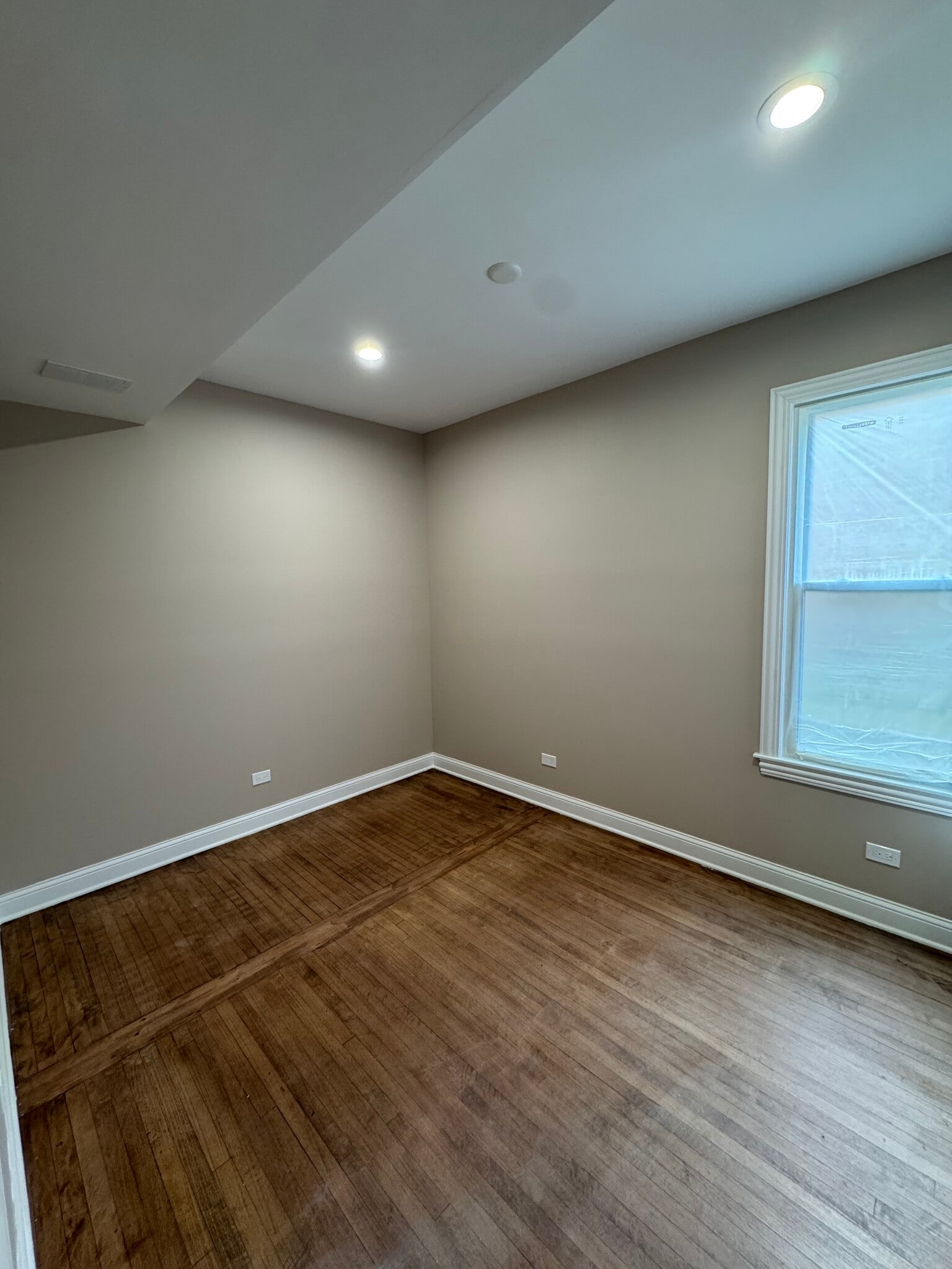 Third Room - 5335 W 23rd Pl